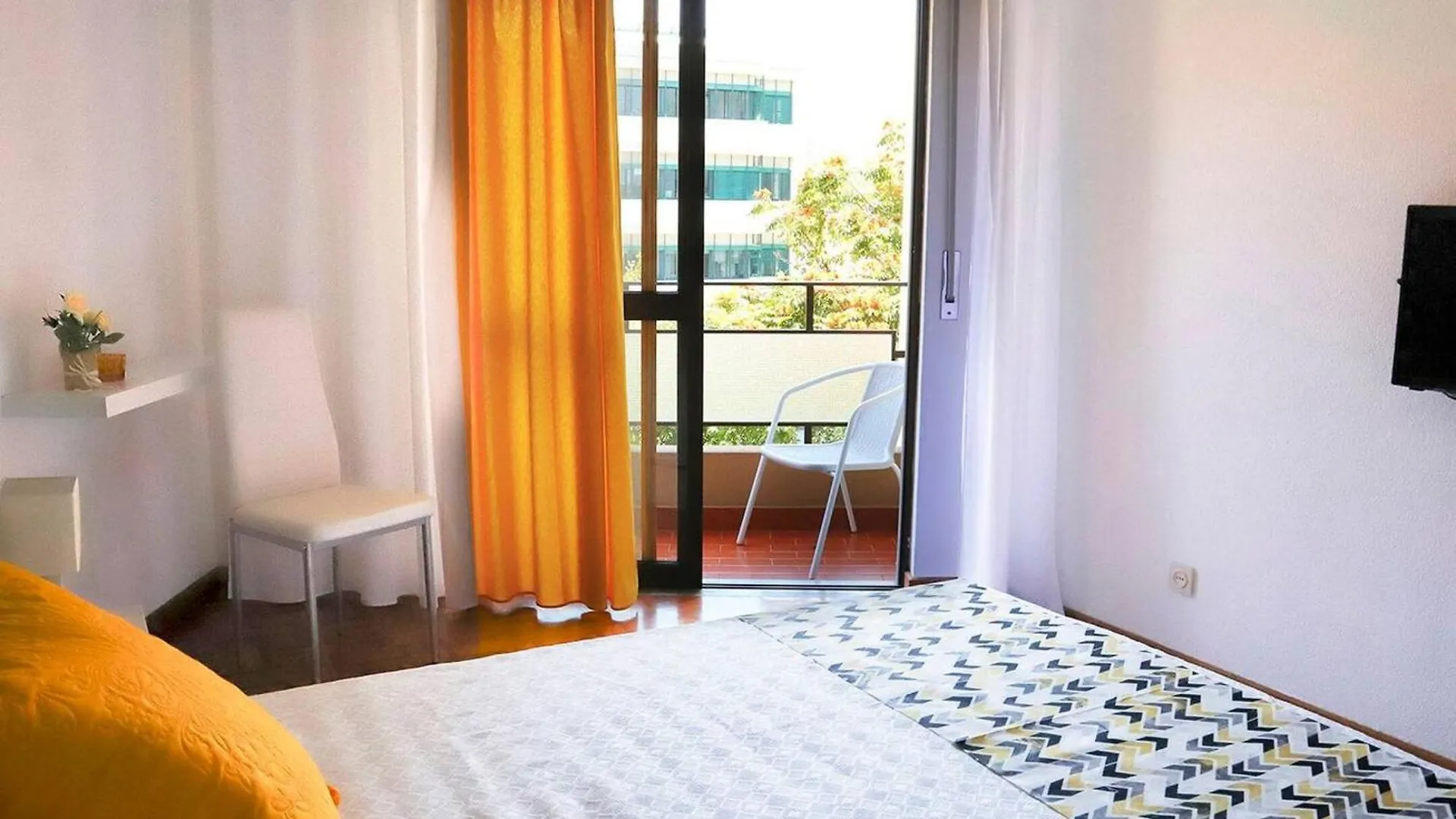 Comfortable Apartment In Funchal 95 Sqm Includes Parking 0*, Funchal (Madeira)