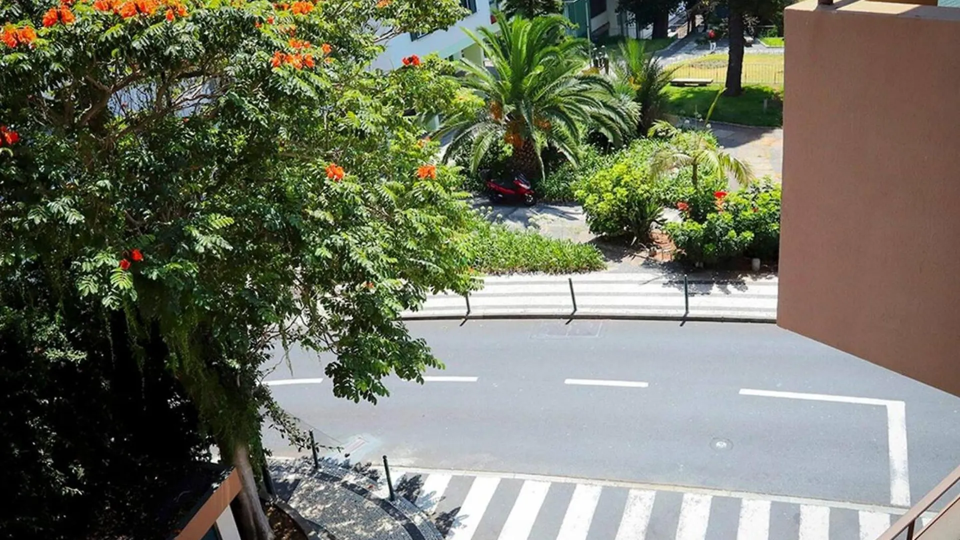 Comfortable Apartment In Funchal 95 Sqm Includes Parking פורטוגל